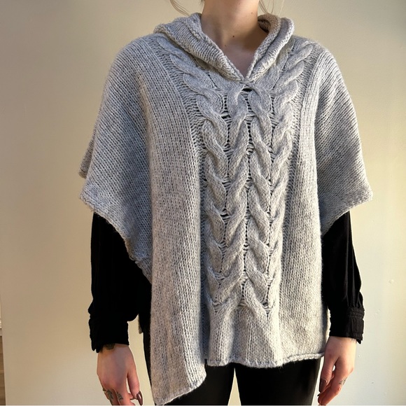Cocogio ~new~Chunky Lightweight Cable Knit Hoodie Poncho - Picture 2 of 12